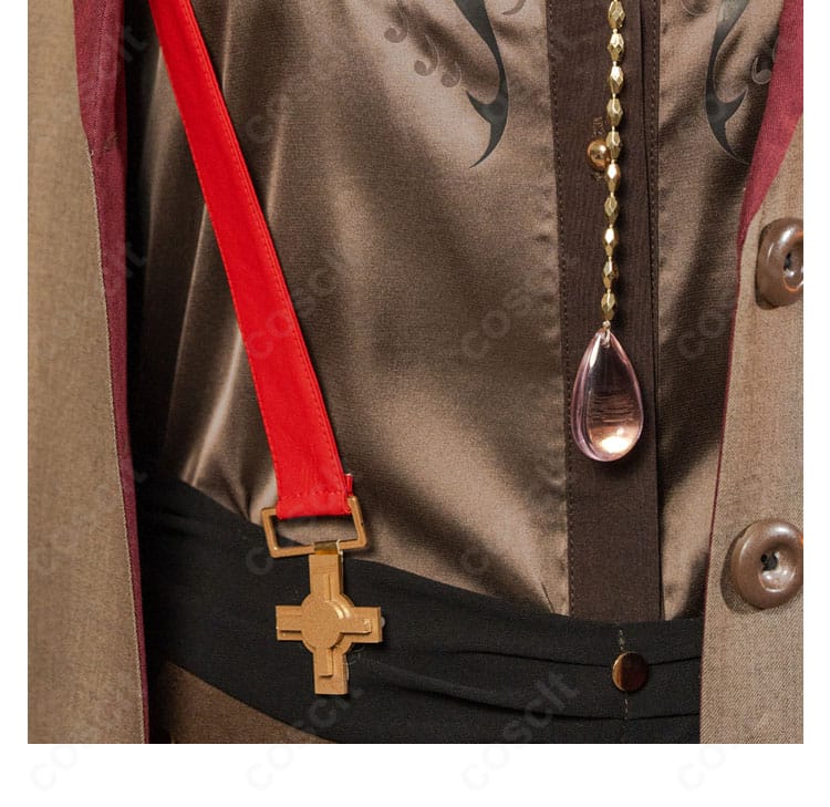 パンツのウエスト装飾とサスペンダー付け位置のディテール