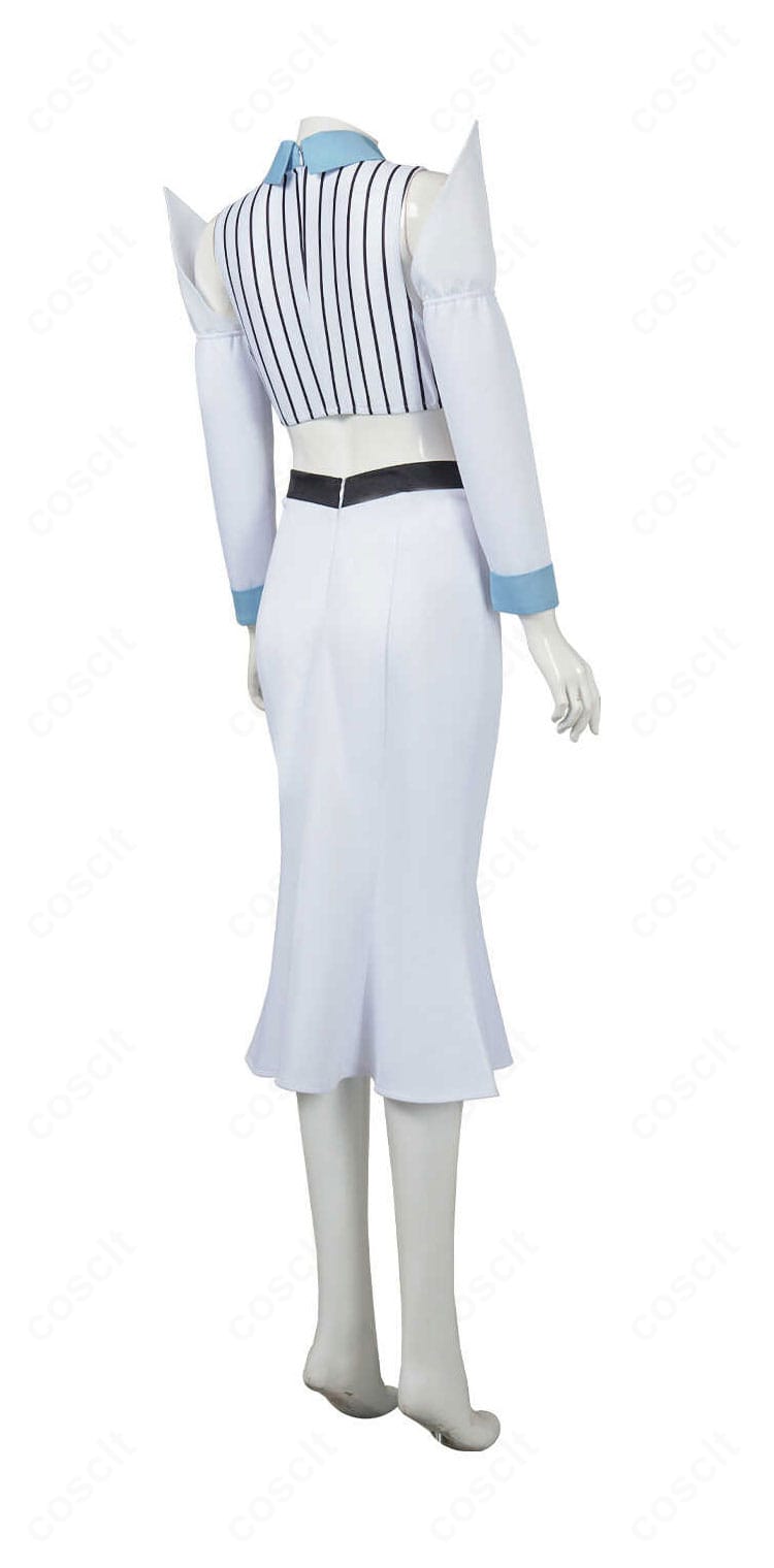 井上織姫 コスプレ衣装の背面ディテール。背中から裾にかけての落ち感と、後ろ姿のライン設計を確認できる。