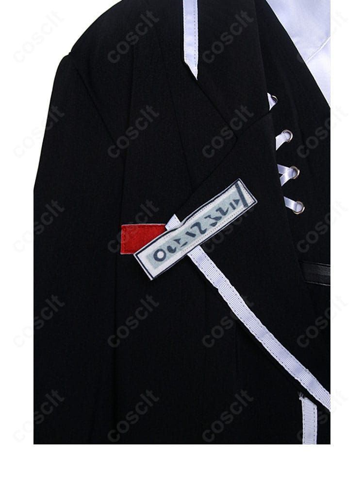 ロージャ衣装の右胸装飾アップ。エンブレム風パーツと周辺ステッチの再現度。