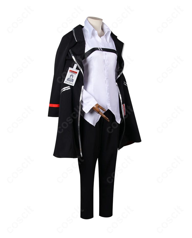 Limbus Company 良秀 コスプレ衣装の側面。コートの直線的なラインと肩〜裾のシルエットを強調した写真