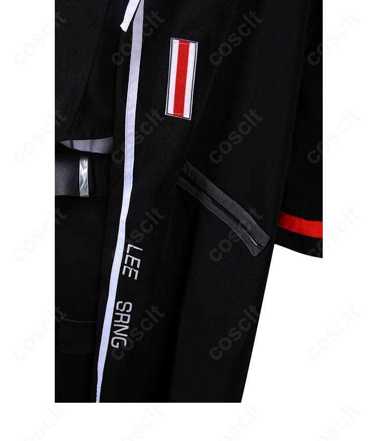 襟周りの精緻な装飾を強調したクローズアップ。端正な仕立て