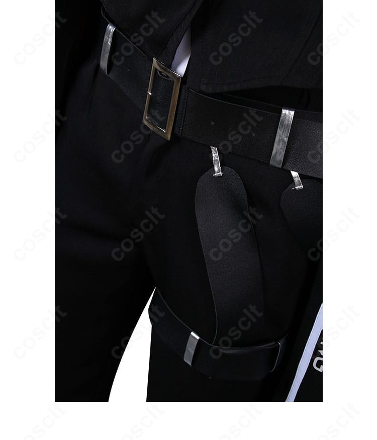 腰ベルトと太ももベルトの固定方法が分かるディテールショット