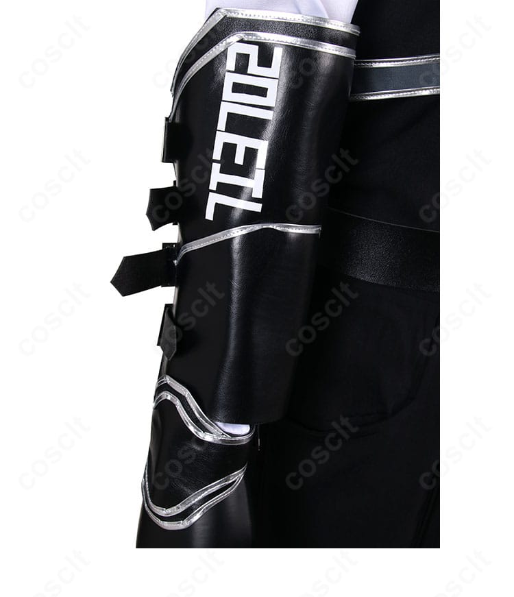 右手の手鎧ディテール。立体造形と固定ベルトの構造を見せるムルソー手鎧のアップ