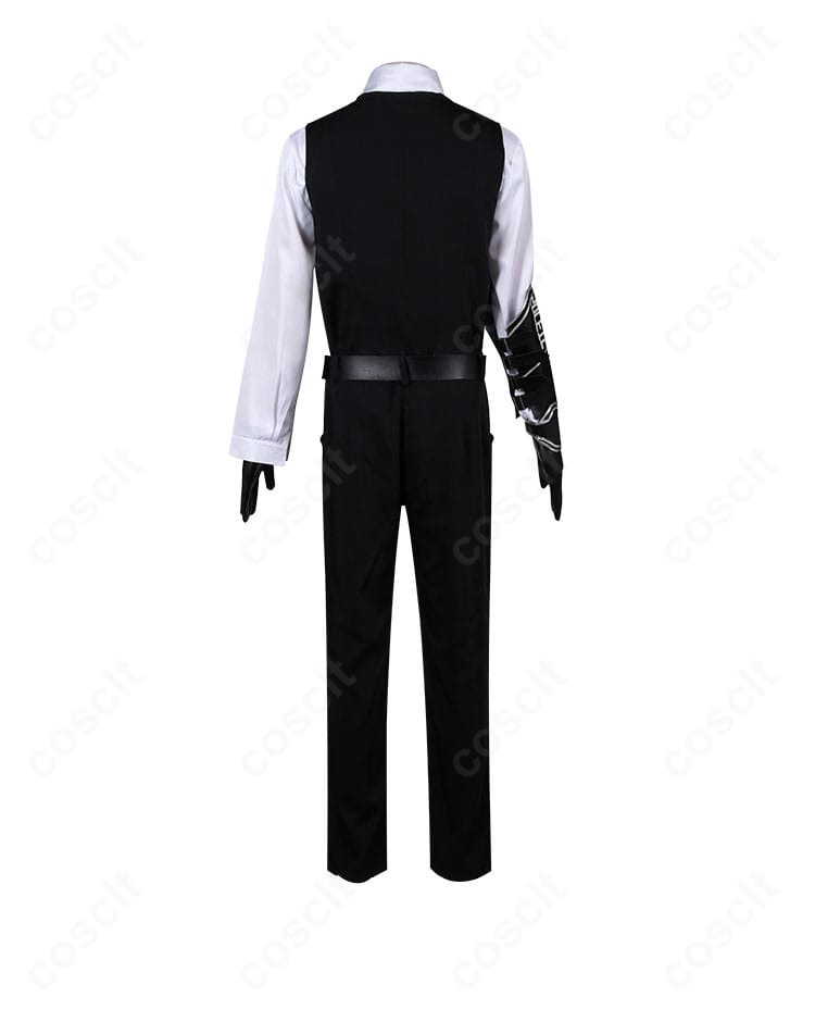 背面全景。ベスト背面の切り替え、ベルト位置、パンツのセンタープレスを写したムルソー衣装の背面画像