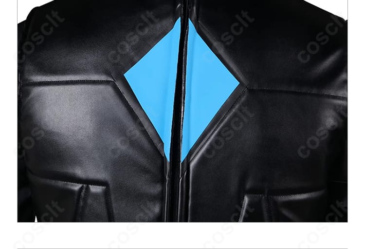 背面パーツのディテール。ベルト通しや縫製ライン、背面のハリ感がわかる接写。