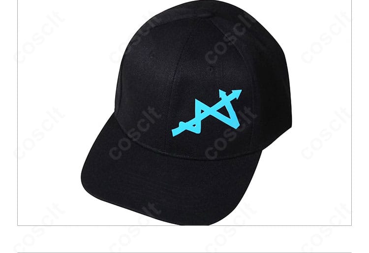 帽子装飾のクローズアップ。形状とブリムのライン、装飾位置のバランスを確認できる画像。