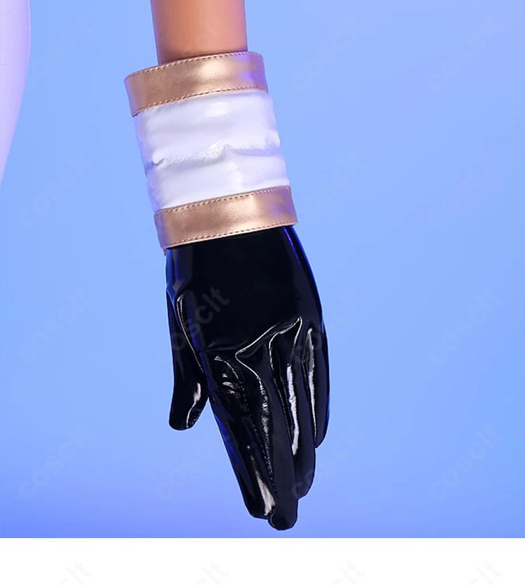 手袋と手首飾りの詳細。装飾の配置、縁取りの仕上がり、手先のシルエットを確認できます。