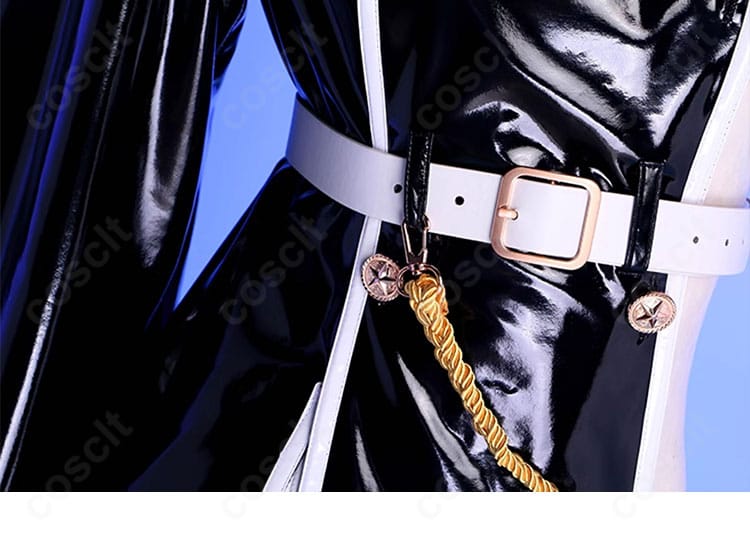 腰帯と腰飾りのアップ。特徴的なモチーフと装着位置、質感のコントラストが分かります。