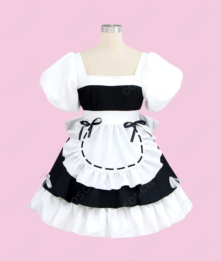 ALIEN STAGE スア メイド服コスプレ衣装のフロントディテール。襟元、フリル、エプロンの質感と縫製が確認できる接写。