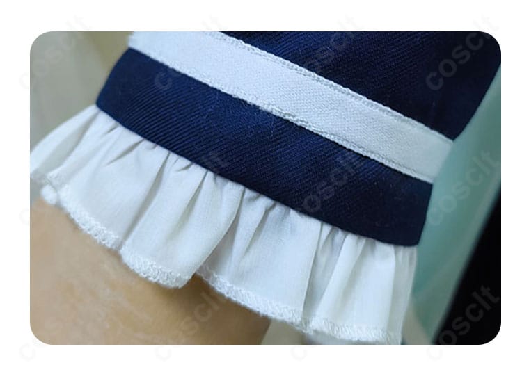 桜庭ローラ 四ツ星学園制服の袖口装飾アップ。細部の縫製とライン表現を確認できる写真。