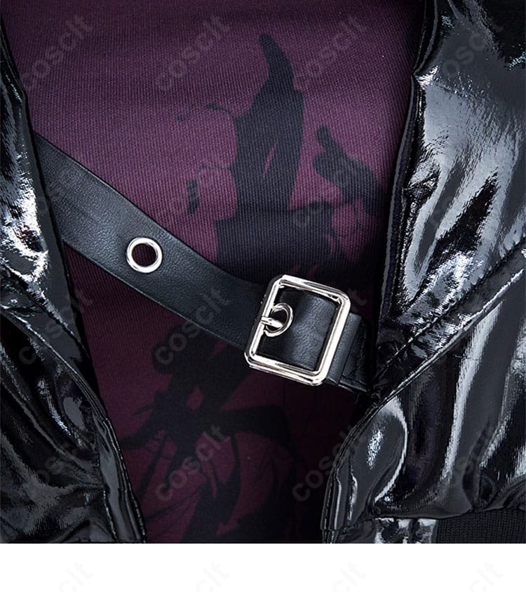 プロジェクトセカイ 白石杏『決戦の時』コスプレ衣装の外套ラペルとベルト装飾。門襟の形状とチェーンの取り回しが分かる。