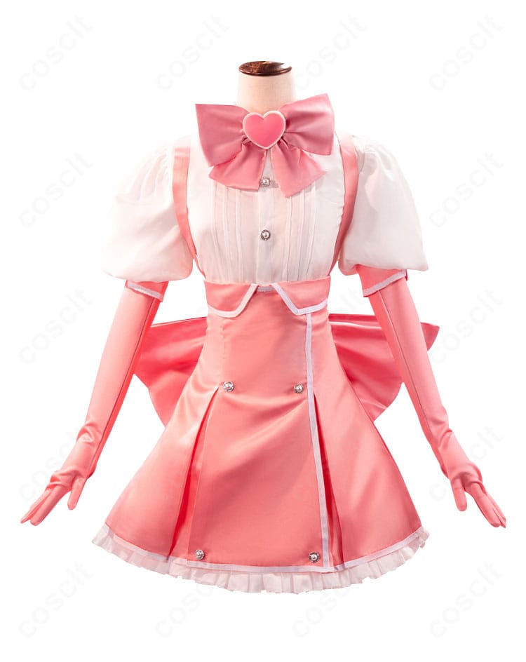 マジアマゼンタ衣装の正面全体像。胸元〜ウエストの切り替えとスカーフの配置、バランスの良いシルエットが分かるカット。