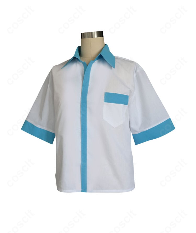 プロジェクトセカイ 天馬司 ローソンコラボ衣装の装飾ディテール。袖口のライン、胸元ロゴ風ワッペン、刺繍調パーツの質感と縫製を確認できるクローズアップ。