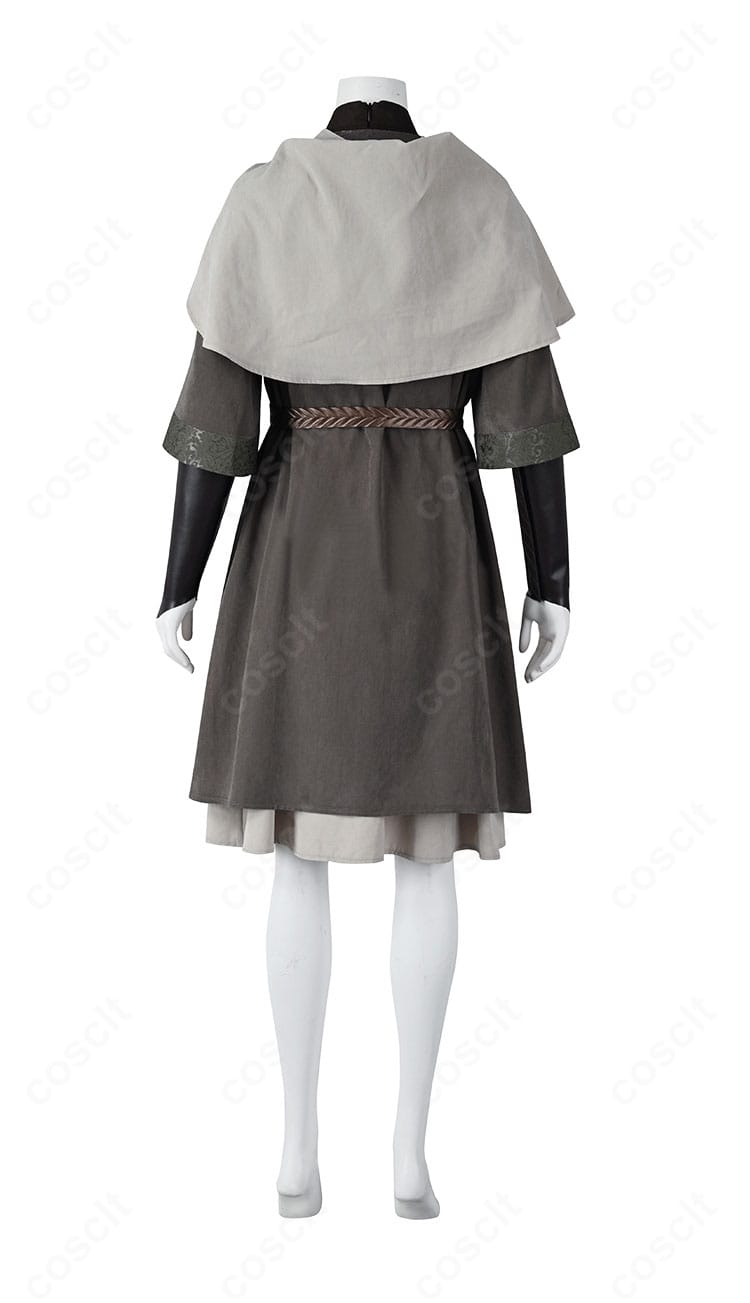 スカート背面の切り替えとドレープ感。後ろ姿のシルエットが分かるカット