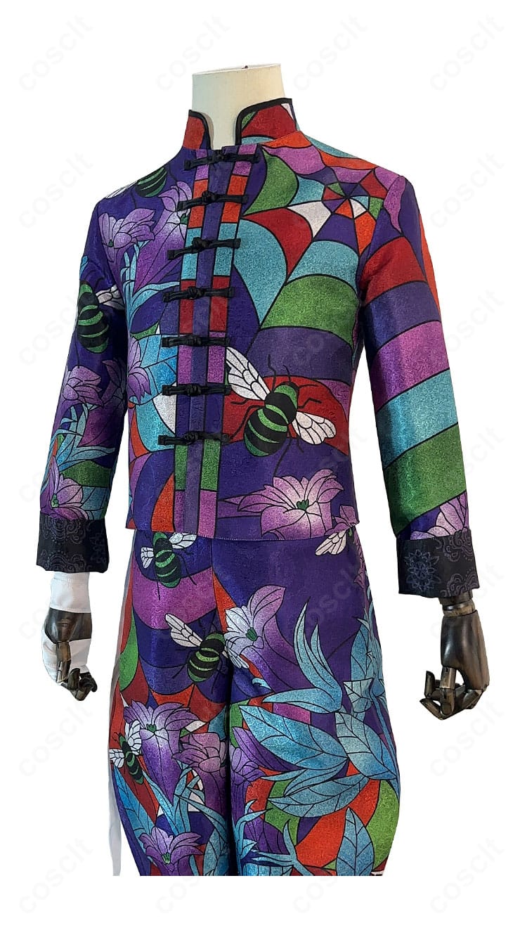 灰谷竜胆 コスプレ上衣の刺繍と装飾の接写。配色バランスとステッチワークで展示ビジュアルを忠実に表現。