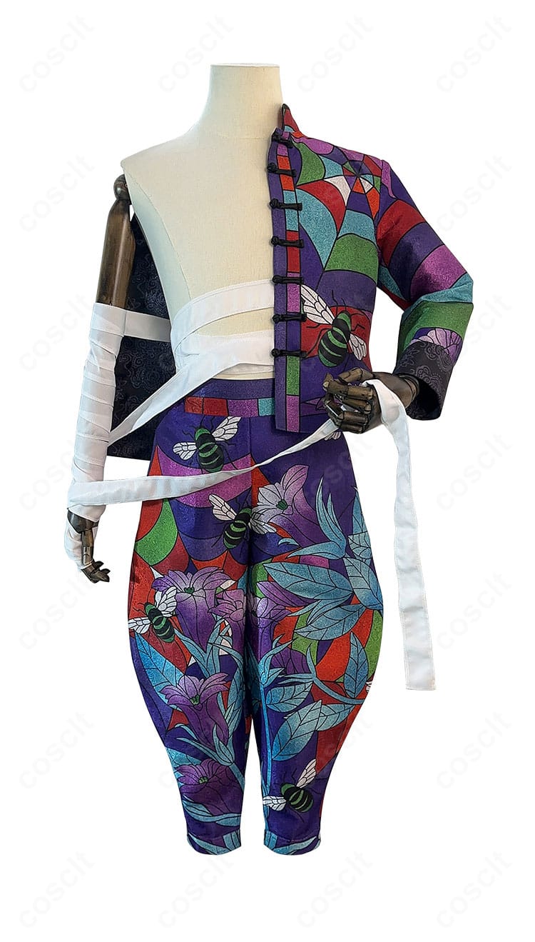 東京卍リベンジャーズ 灰谷竜胆 コスチュームの正面ディテール。上着とズボンのライン、発色と縫製の再現性がわかる近景。