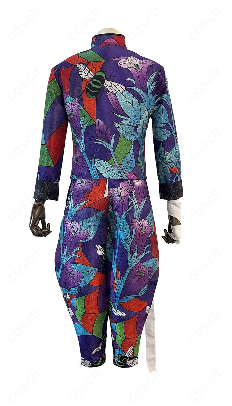 東京卍リベンジャーズ 灰谷竜胆 新体験展衣装の背面全身。背中のラインと落ち感が強調されたクールなシルエット。