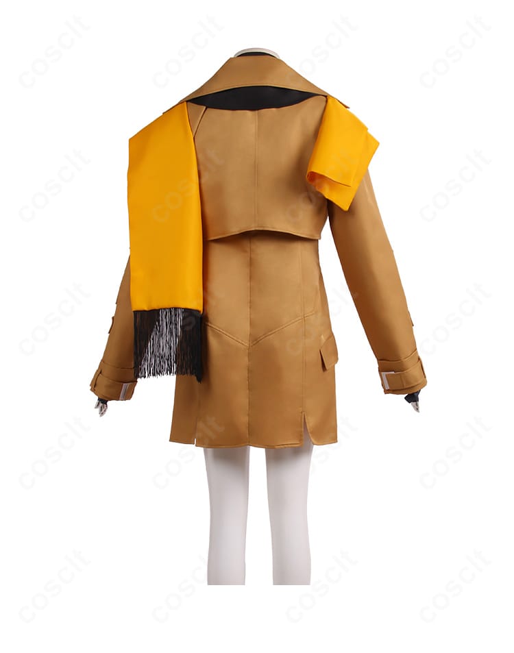 ミリア=レイジ衣装の背面。コートのベントと背中心の縫製が確認できる完成度の高い再現画像。