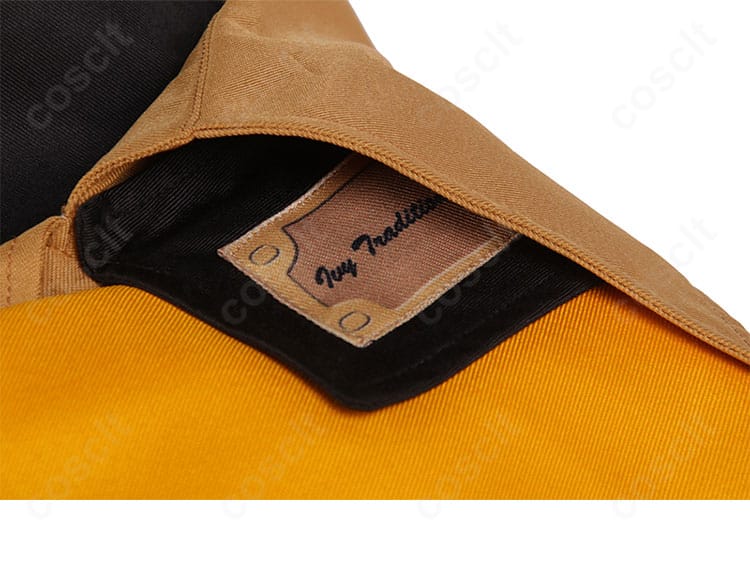 ミリア=レイジ衣装の襟(衣領)装飾詳細。パイピングと金具の配置を精巧に再現したアップ。