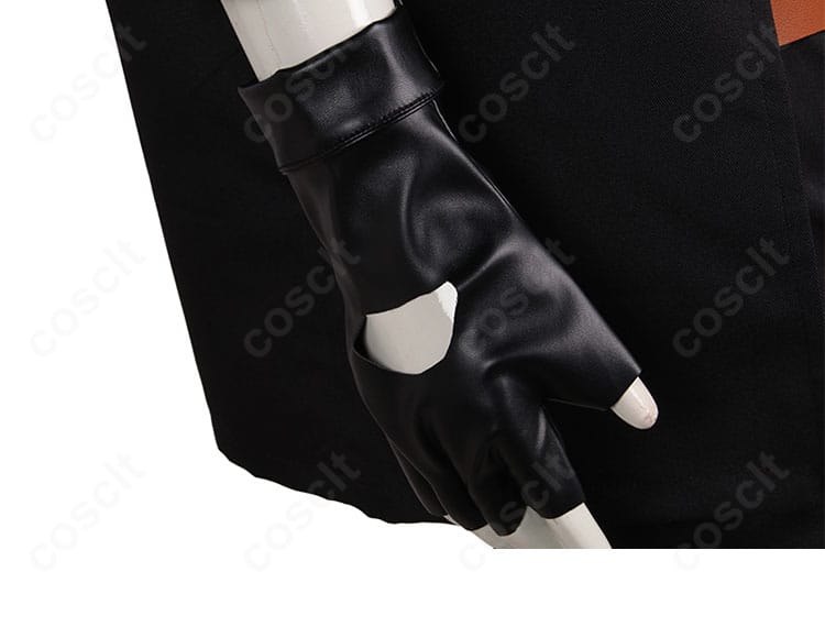 手袋ディテール。手首のカッティングとステッチ、素材感が伝わるハッピーケイオス用グローブの近接。