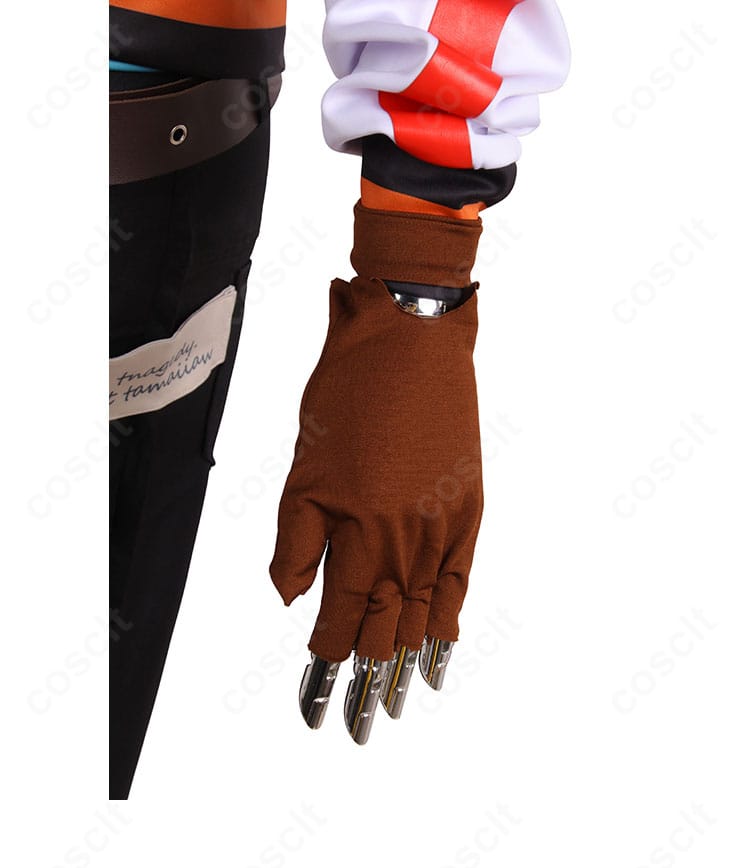 手袋の造形と装飾。手首飾りとのレイヤーでキャラクター性を強調したアクセル・ロウ衣装の手元。