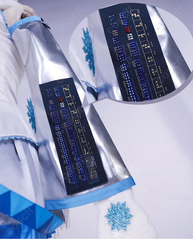 袖の装飾ディテール。光沢感のある素材とクリーンな縫製ラインがエレガント。