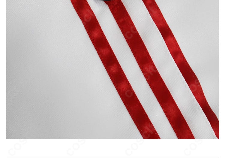 乙坂歩未 夏制服コスプレ衣装の襟元ディテール。門襟のカーブとトリミングのバランスを表現。