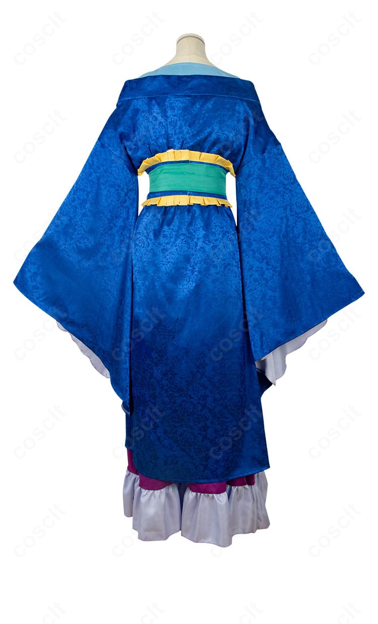 背面全体像。披帛の流れと帯の結び位置が分かる、梨花妃コスプレ衣装のバックビュー。