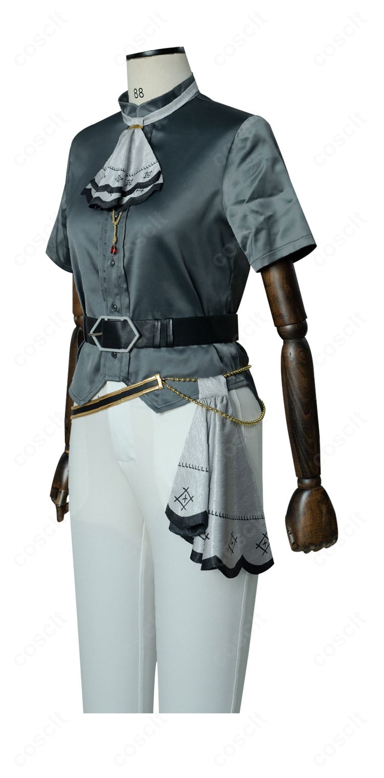 インナー半袖シャツのフロント装飾ディテール。精緻な刺繍と飾り縁取り、ボタン配置を近距離で示す【コスプレ衣装】。