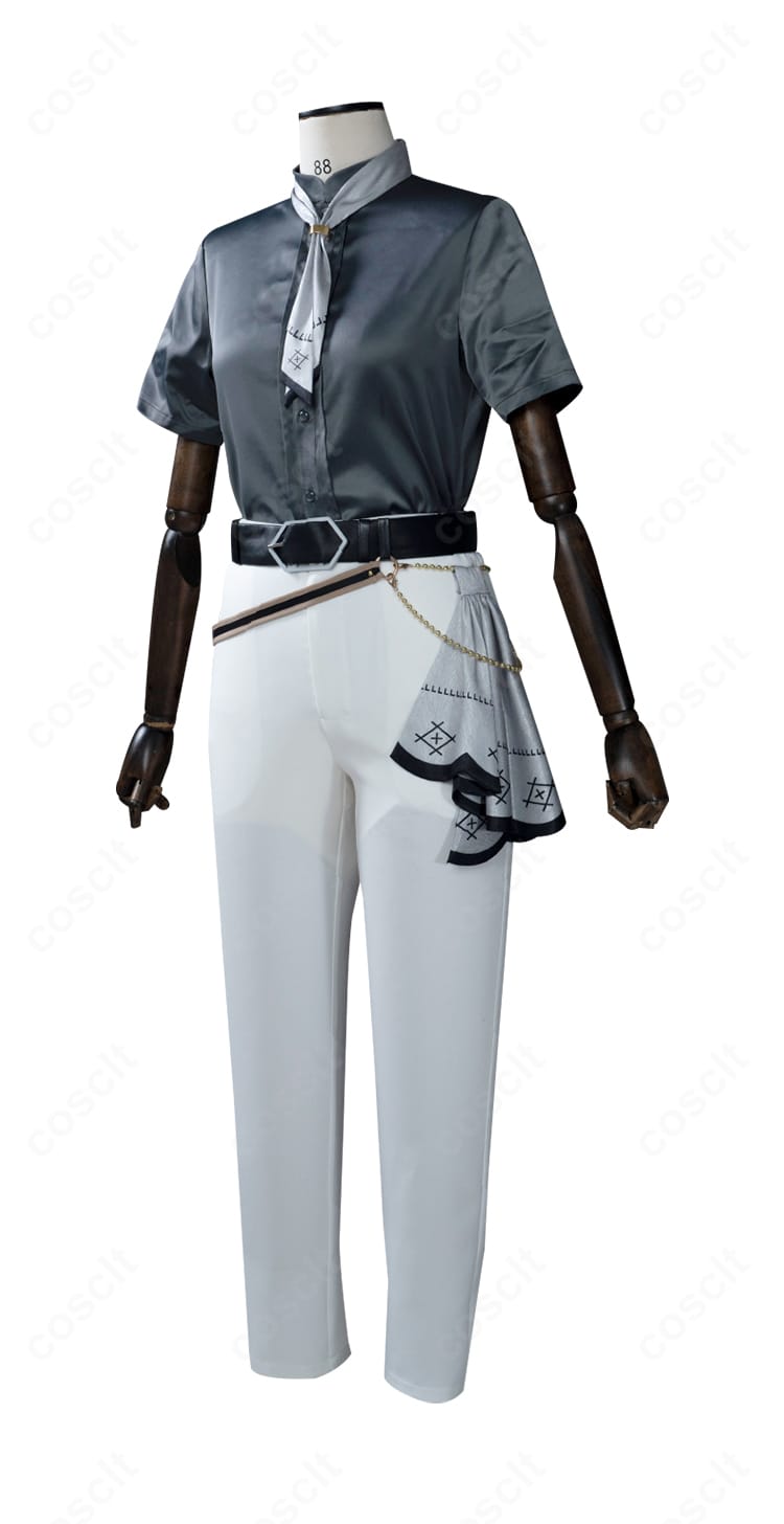 インナー短袖シャツのディテール。襟元と前立ての縫製、素材感を確認できるクローズアップ。