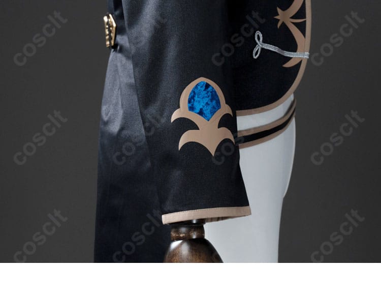 袖口装飾のクローズアップ。ライン取りや縁取りの仕上げが見えるディテール。