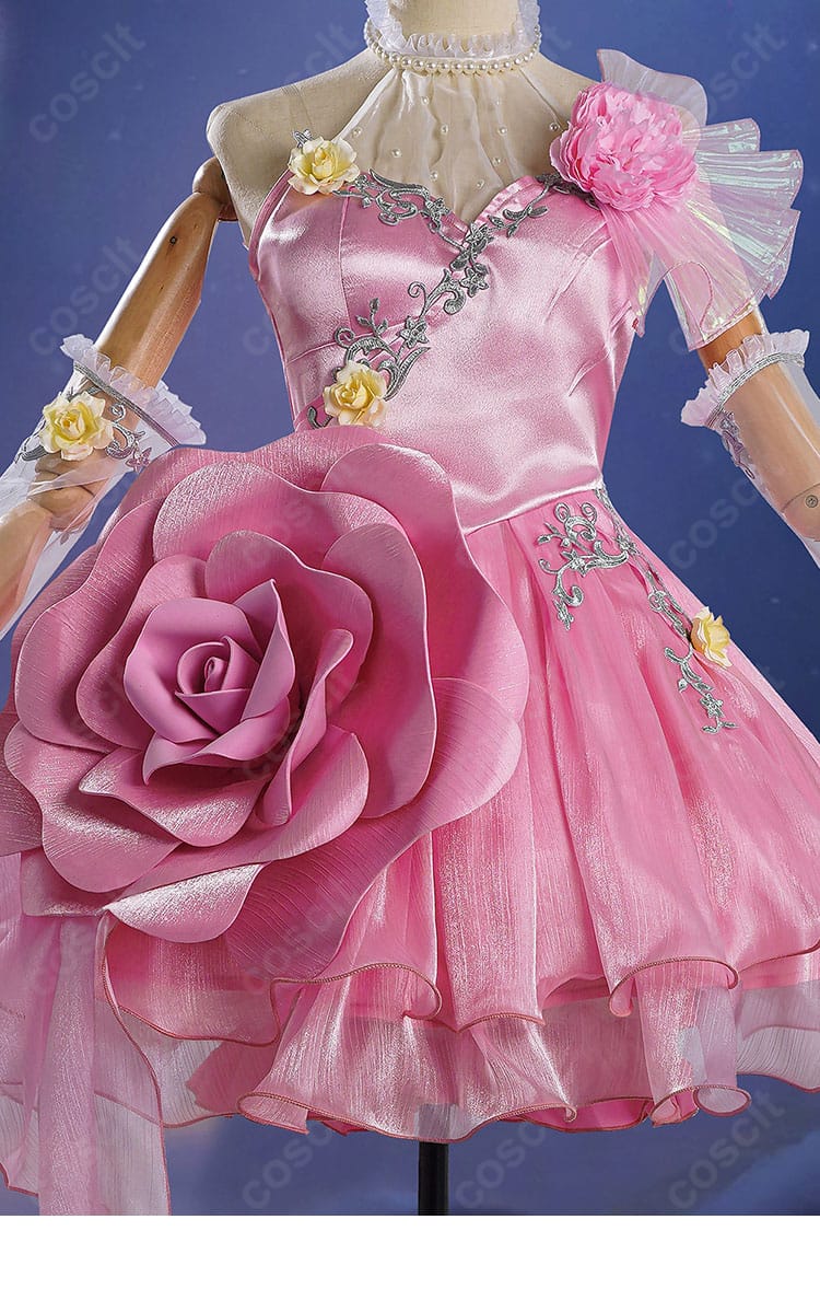 装飾ディテール｜刺繍とビーズの配置、胸元からウエストにかけての意匠を拡大表示