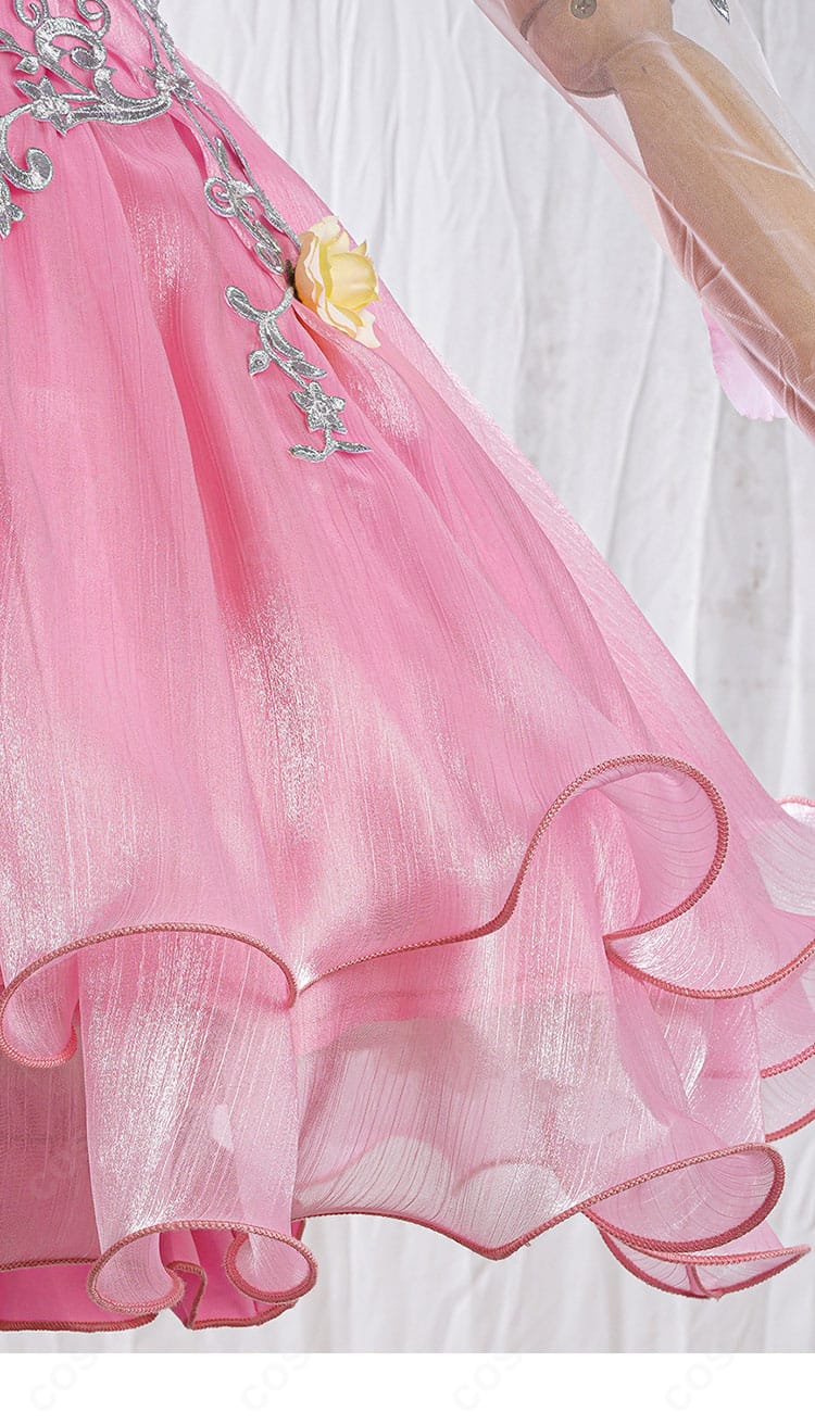 スカート装飾ディテール｜裾の花模様とレイヤー構造、動きに映えるパーツ配置