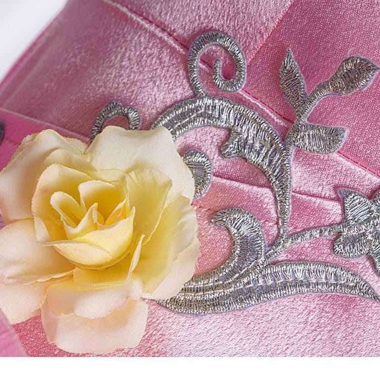 花飾りの近接画像｜色味と立体感がわかる飾りパーツの質感表現