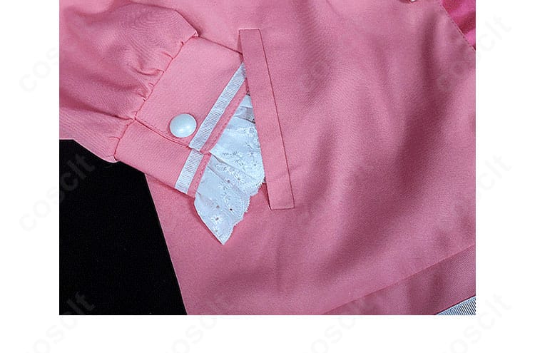 コートのポケットディテール。フラップ形状と縫製、機能的な位置関係を示す近接写真