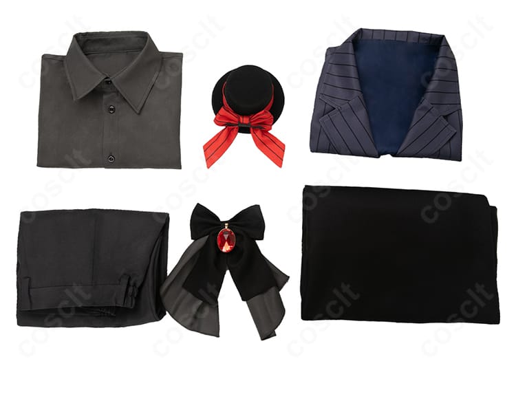 セット内容一式の展示。マント、シャツ、ベスト、ズボン、帽子、リボンの6点が揃うアクア吸血鬼コス。