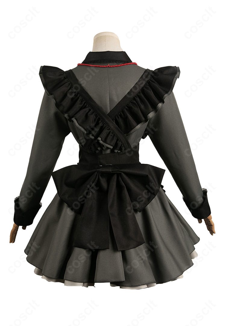 星野ルビー コスプレ衣装の背面。大きな蝶結びと後ろファスナーの構造、スカートの広がりを撮影。