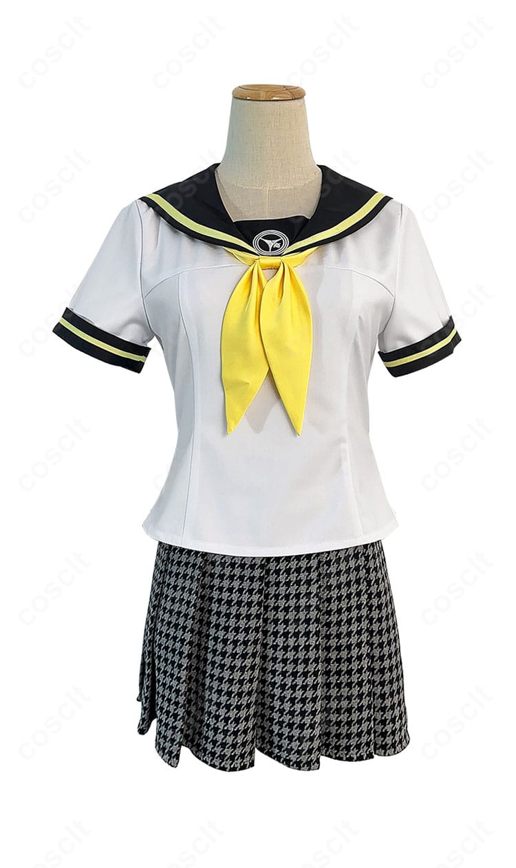 ペルソナ4 久慈川りせ 夏服コスプレの正面全身。トップスのラインとスカートのフレアが忠実に再現された制服デザイン。