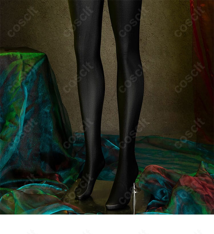 ペルソナ4 天城雪子 夏服制服コスプレ衣装の靴下ディテール。丈感と色味の統一感を示す画像