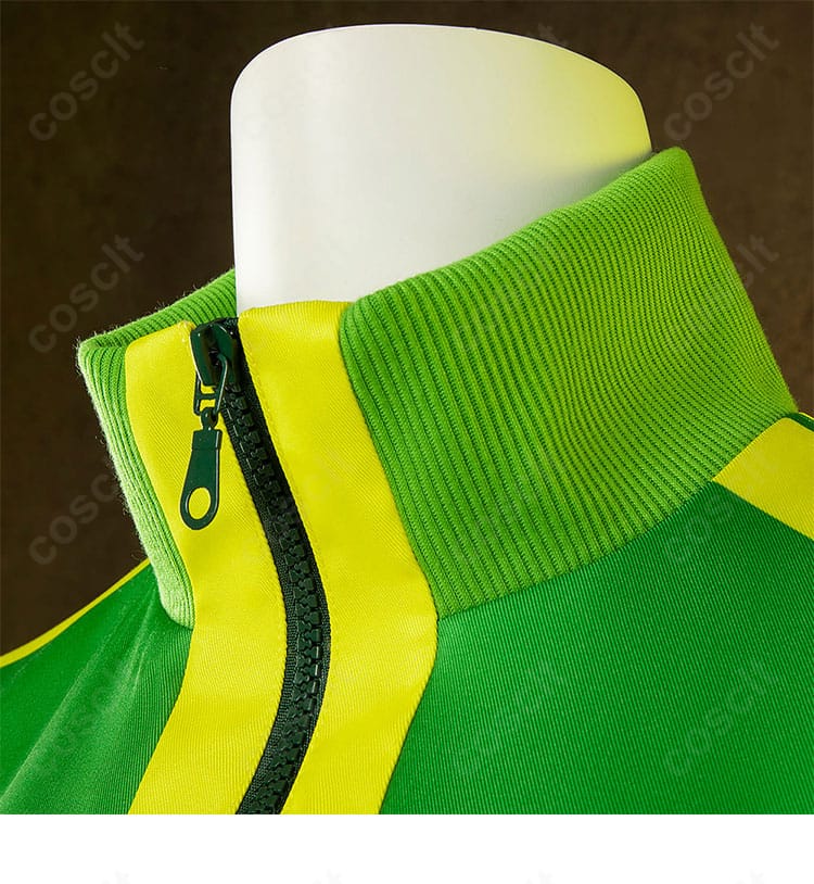 里中千枝 夏服コスプレの襟元ディテール。領口の装飾とパイピングの仕上がり