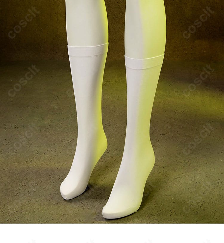 里中千枝 夏服コスプレのソックス装飾ディテール。足元まで統一感のあるコーデ