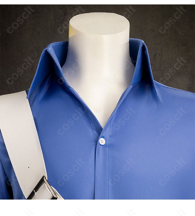 衿周りのディテール。シャツとコートのレイヤー感、タイの結び目まで整った首元。