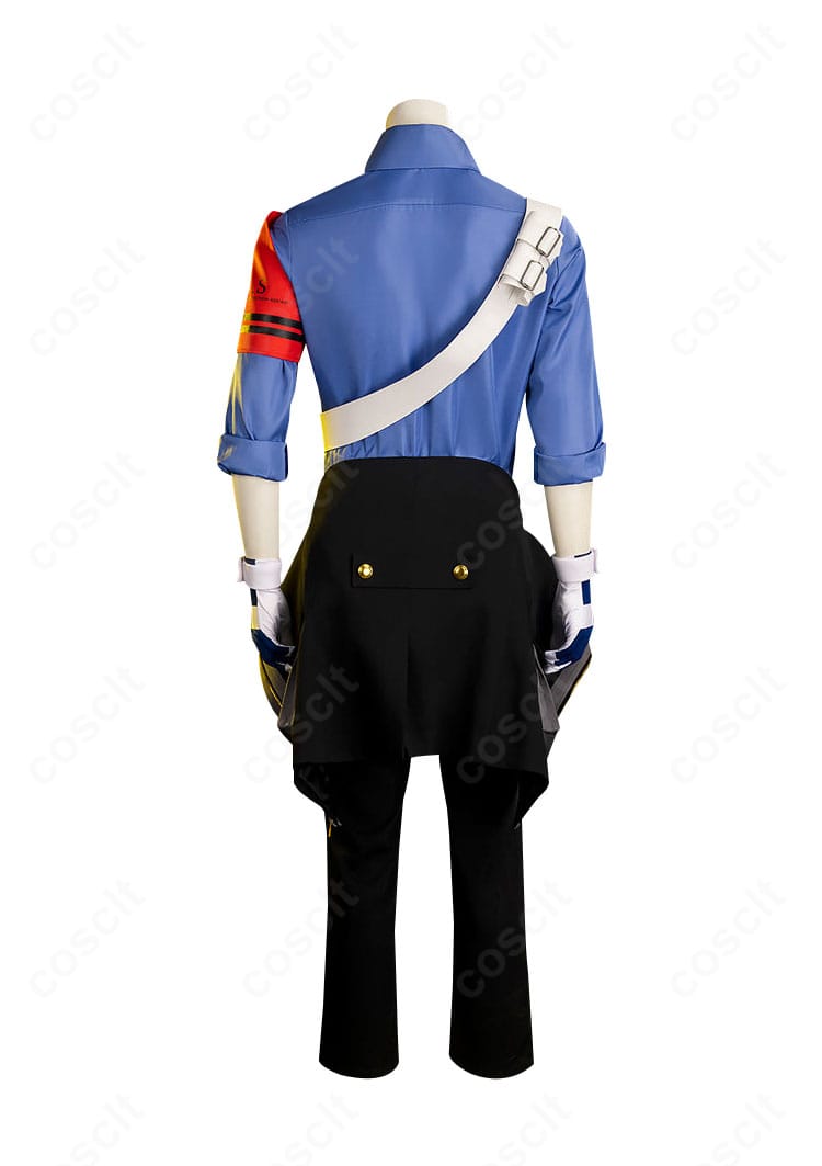 背面全体。コートの丈感と肩周りのライン、ベルトの通し位置が確認できる角度。