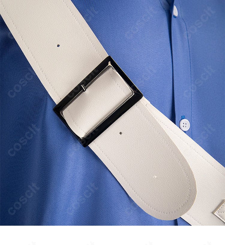 斜め掛けベルトのクローズアップ。金具の艶とベルト幅、位置調整のしやすさを表現。