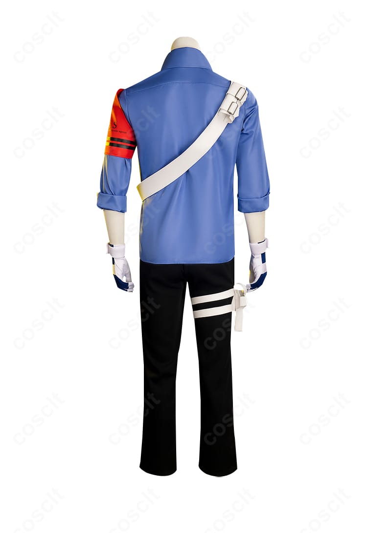 背面ヨークと肩周りの装飾。縫い目の走りと背中のシルエットが分かる近接カット。