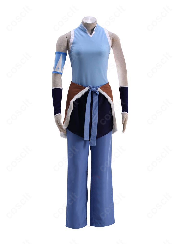 コーラ コスプレ衣装の正面全体。落ち着いた配色と端正なシルエットで撮影映えするデザイン。