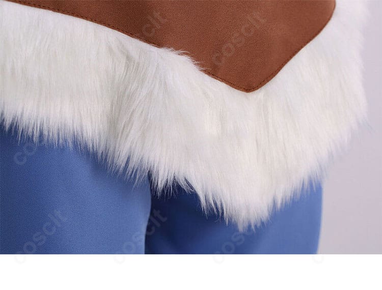 コーラ衣装の腰布ディテール。縁取りとパターンの再現で印象的なバックシルエットを形成。