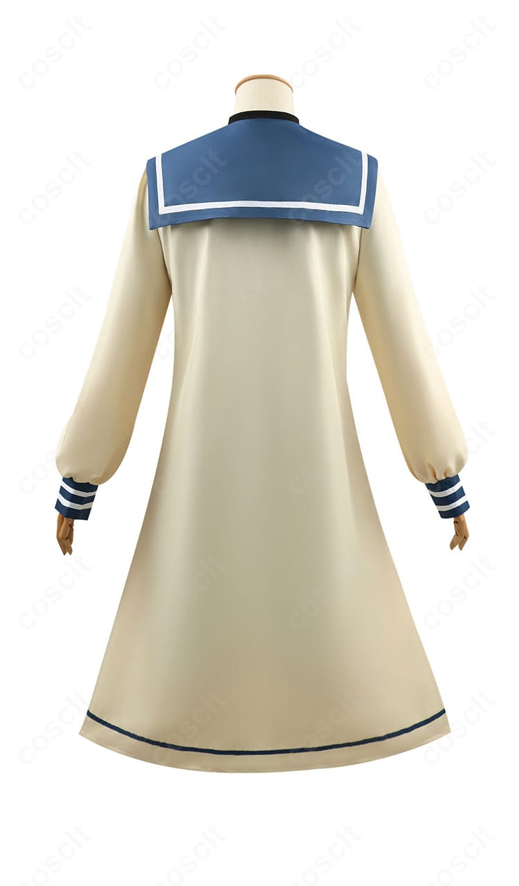 黒執事 シエルのコスプレ衣装 背面。コートの後ろ姿と裾のカッティングを確認できる画像