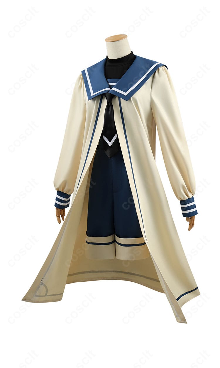 コスプレ衣装の側面シルエットと披肩の落ち感、ショートパンツのラインが分かる画像