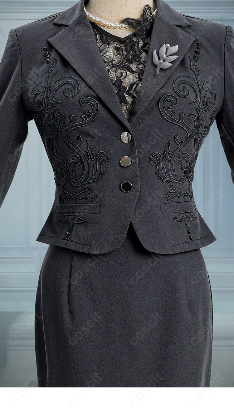 Identity V メリー・プリニウス フェリス コスプレ衣装の前立て装飾ディテール。落ち着いた金具とステッチで質感を再現。